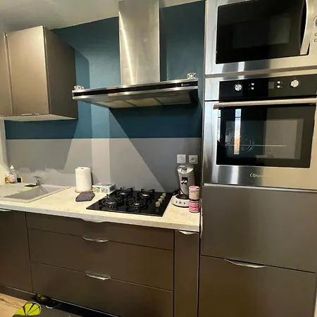 F2 Chez Cathy Et Mike *